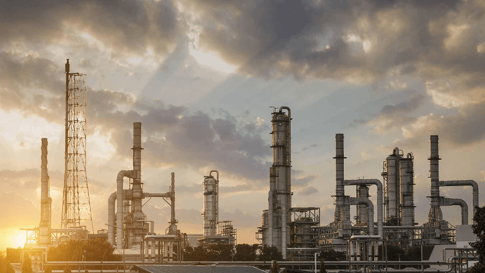 The Relation between Oil Refineries and the Petrochemical Industry - Oil refineries are crucial when producing petrochemicals.